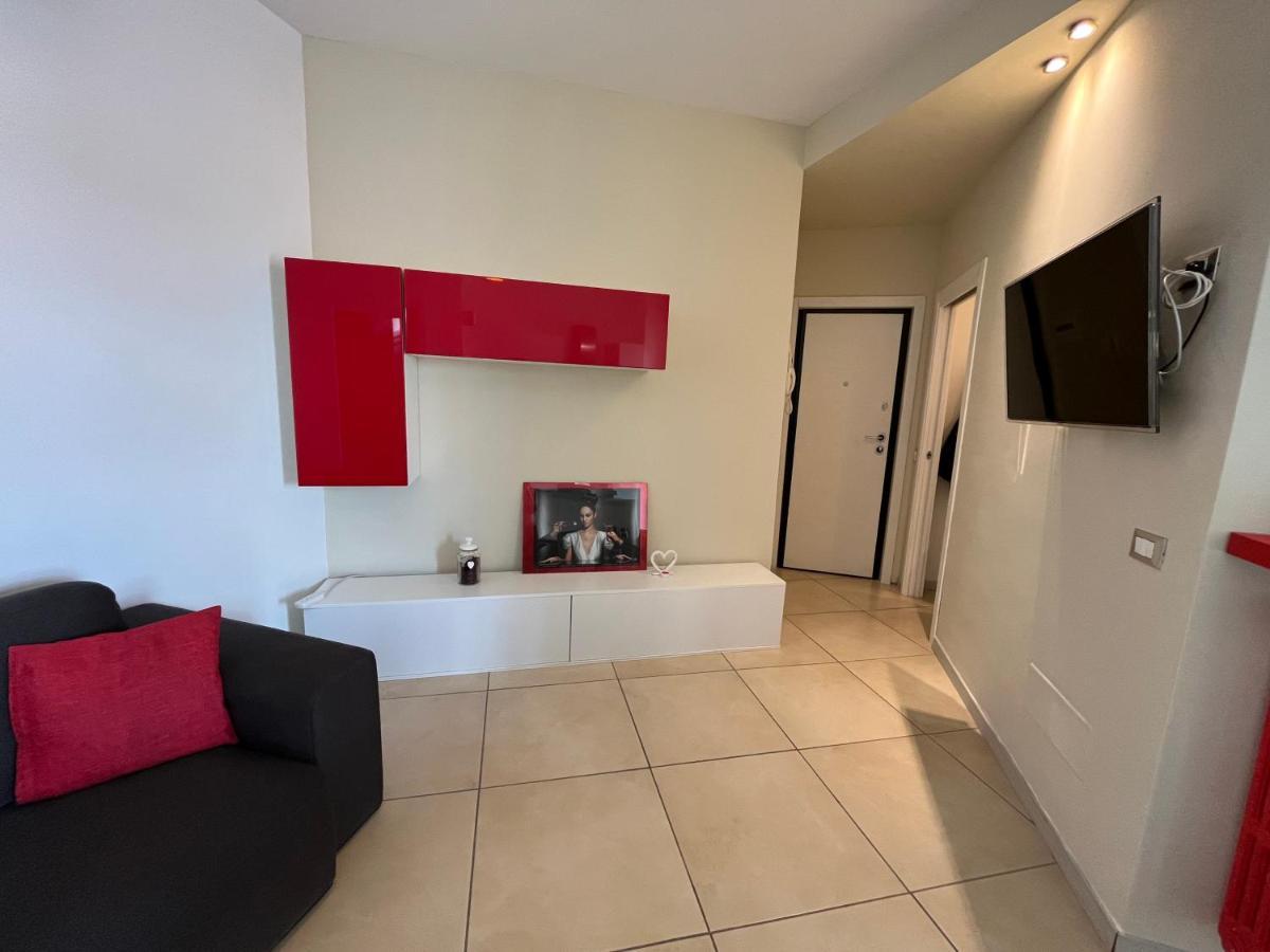 Апартаменты Bilocale In Centro - 10Km Da Malpensa Галларате Экстерьер фото